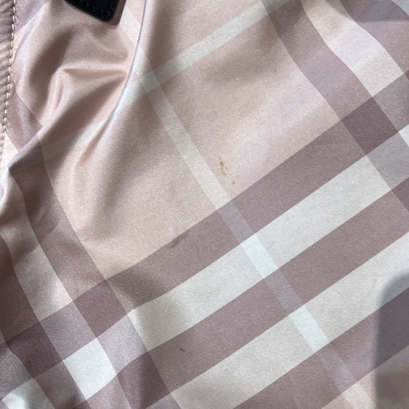 Burberry Bag. Good condition. See photos Littles stains. - Picture 5 of 9